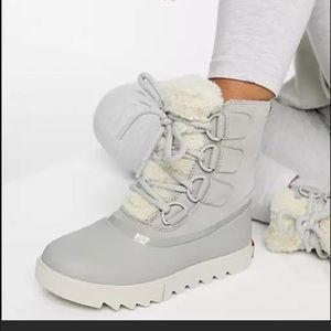 Sorel Joan of Artic next lite dove gray NWT 7